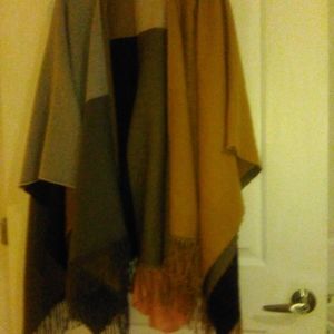 Tank / cardigan , poncho and leopard blouse